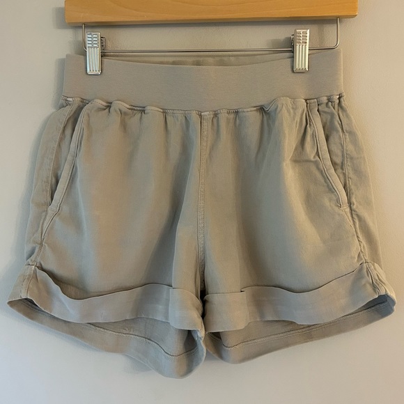 Faherty Arlie Day Shorts 4” Stone Grey - Picture 2 of 5